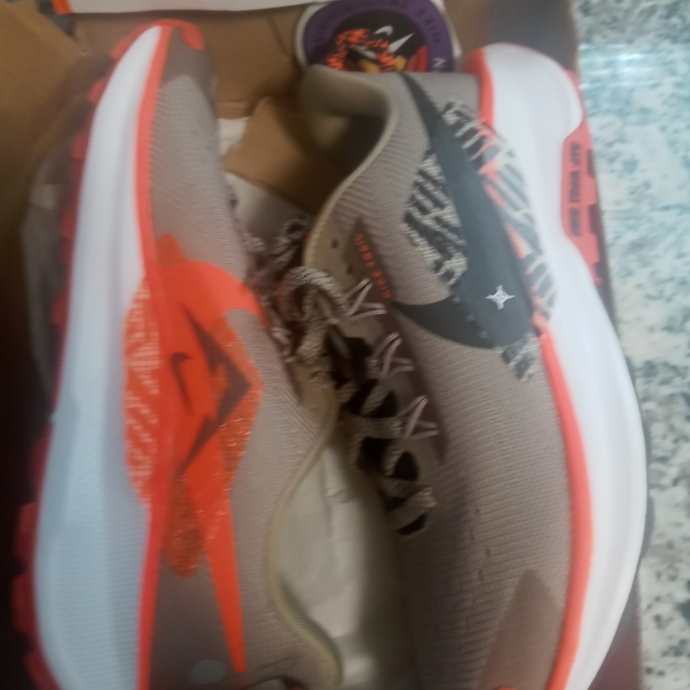 Brand New Nike Kids Pegasus Olive/Orange Sneakers Size 5.5Y - Picture 8 of 9